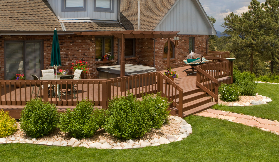 Nicely managed wooden deck. Grass is neat and trimmed.